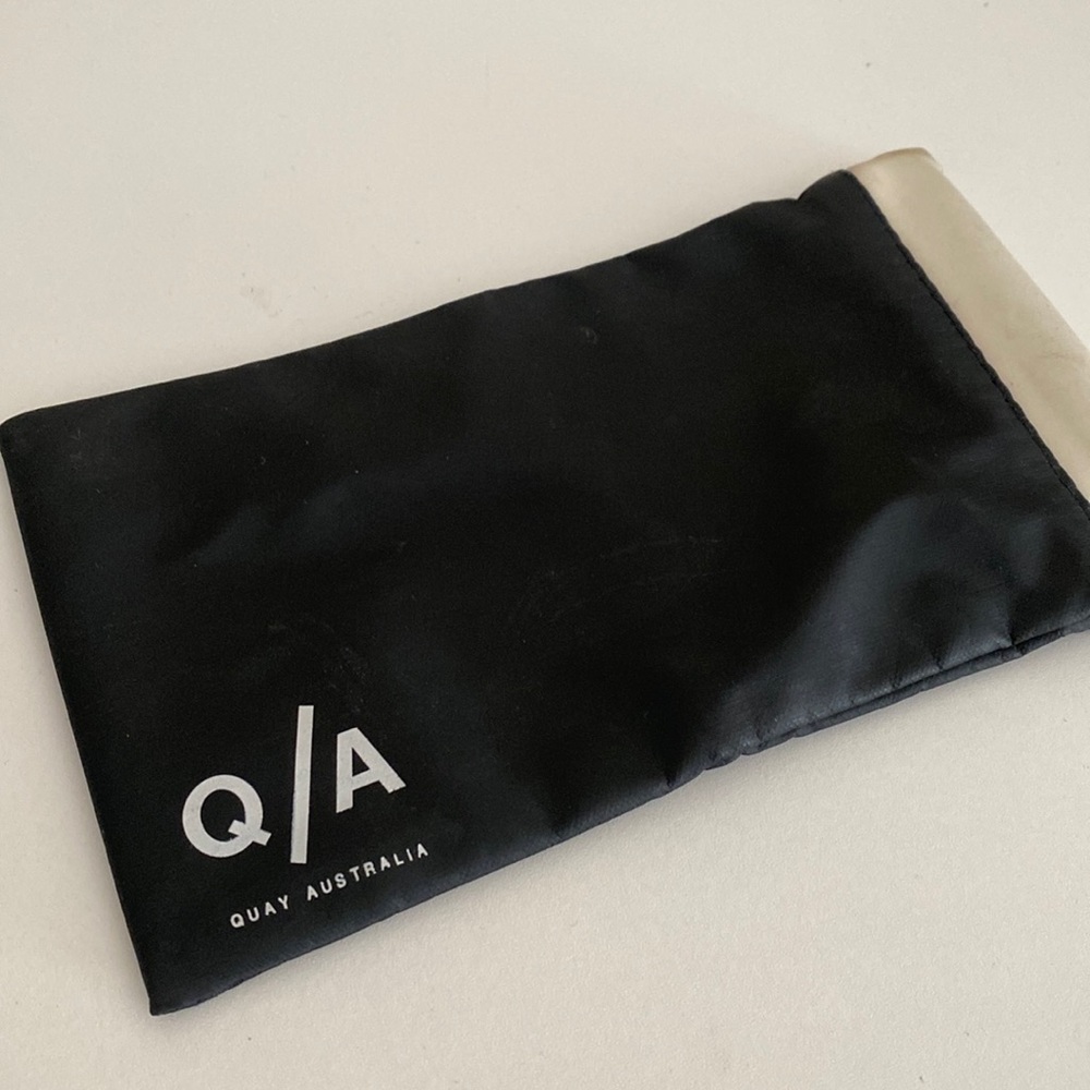 Quay sunglass case